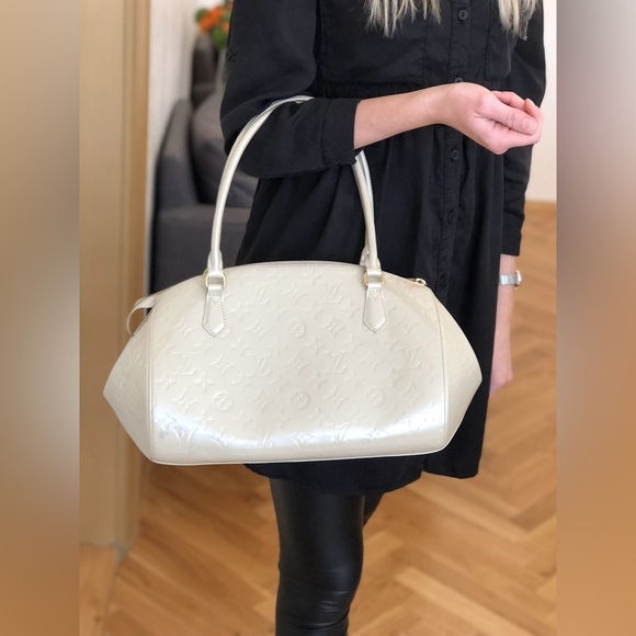 Louis Vuitton Sherwood PM Cream Vernis Shoulder Bag - Picture 1 of 11